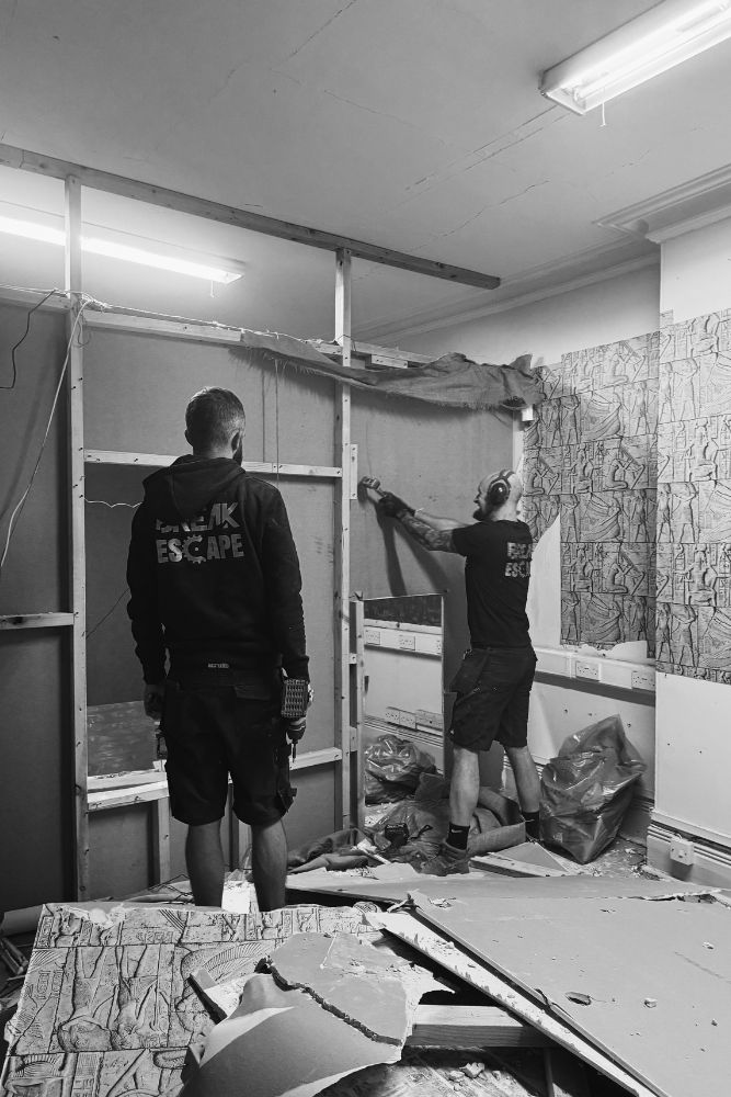 Behind the scenes image numeber 13