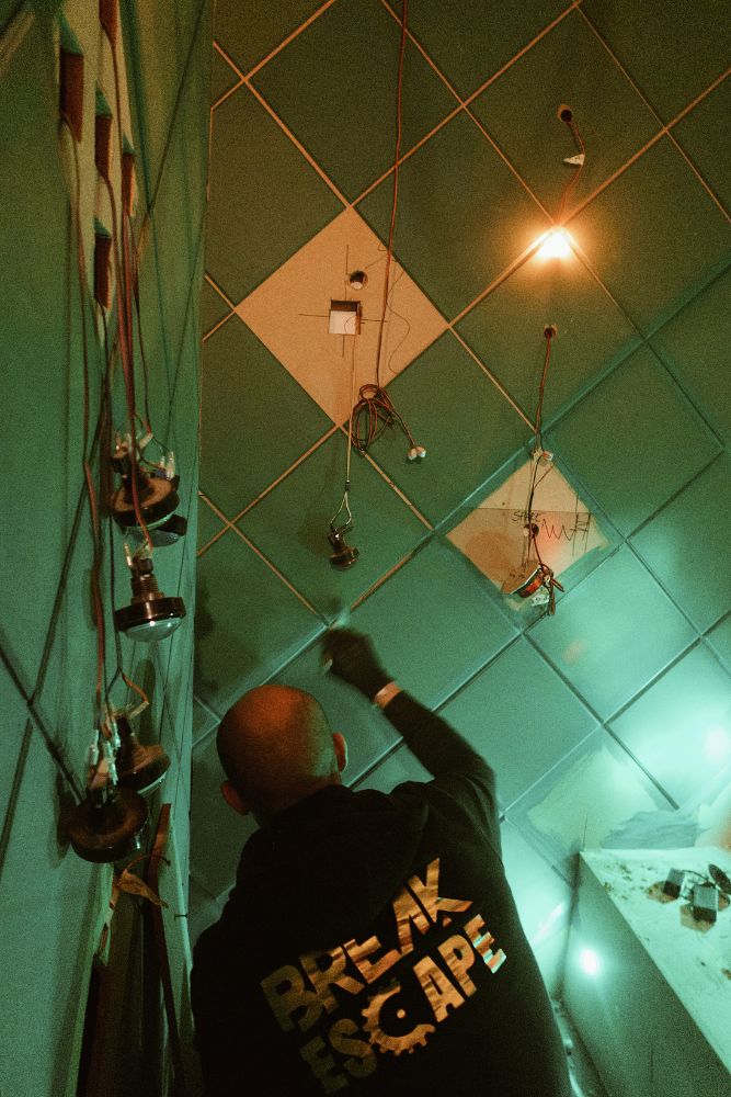 Behind the scenes image numeber 3