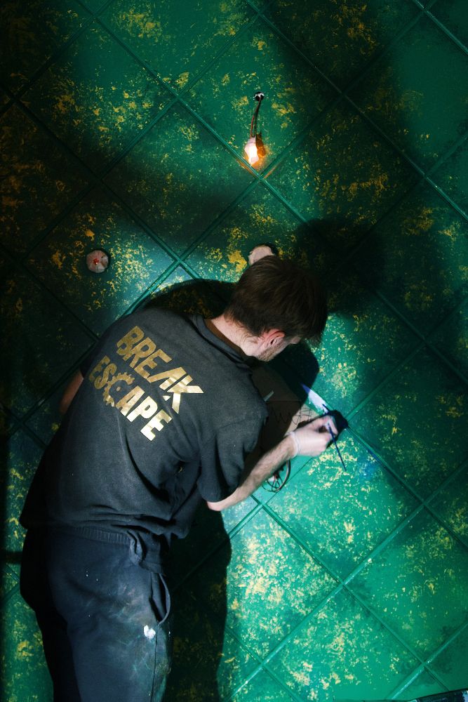Behind the scenes image numeber 4